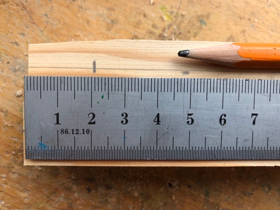 G\u00f6r en f\u00f6rsta markering vid 20 mm p\u00e5 den f\u00f6rsta br\u00e4dan