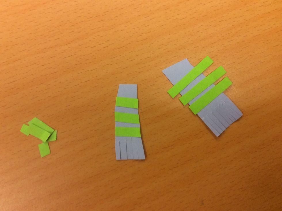 G\u00f6r en halsduk i f\u00e4rgat papper.