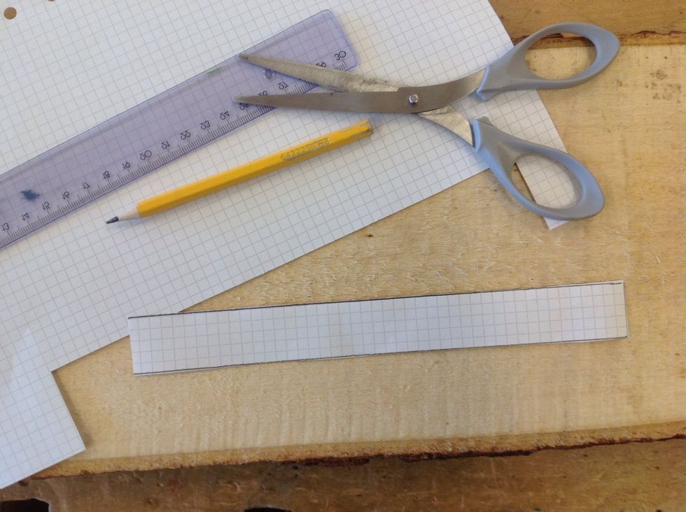 G\u00f6r en mall p\u00e5 rutigt papper efter dina m\u00e5tt. Skriv namn.