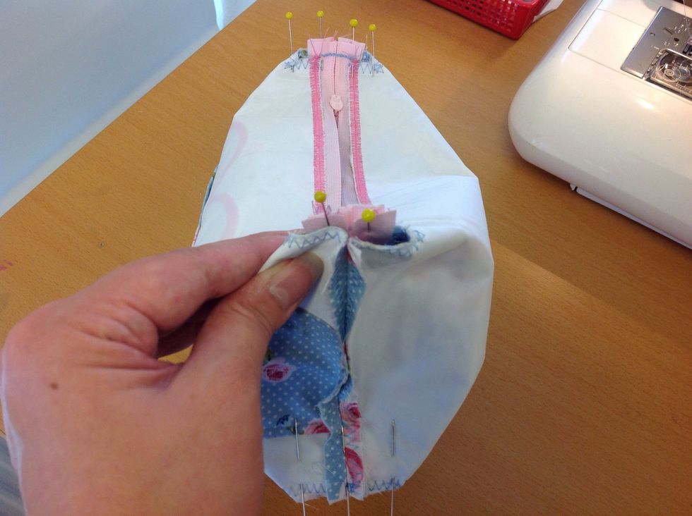 G\u00f6r likadant vid dragkedjan.