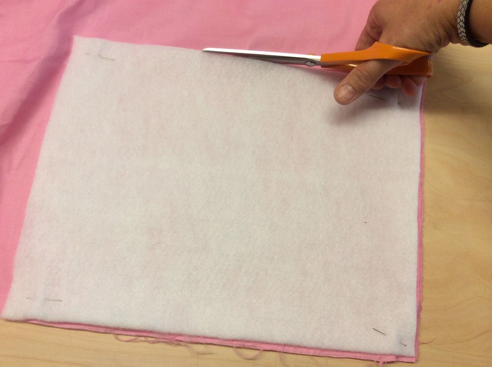 G\u00f6r precis p\u00e5 samma s\u00e4tt med det andra tyget.