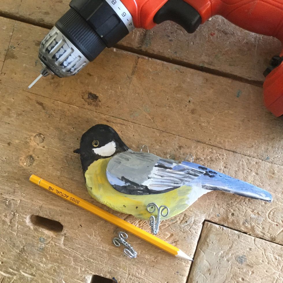 G\u00f6r samma med krokarna p\u00e5 framsidan. M\u00e4rk ut och f\u00f6rborra.