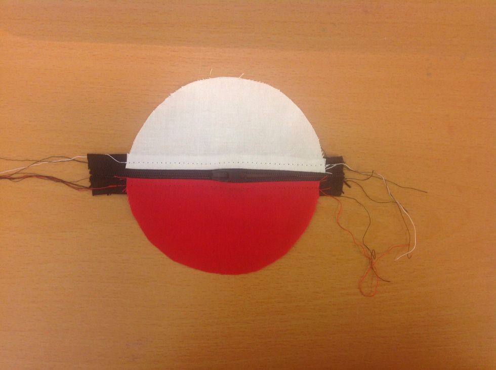 G\u00f6r samma sak p\u00e5 den vita sidan.