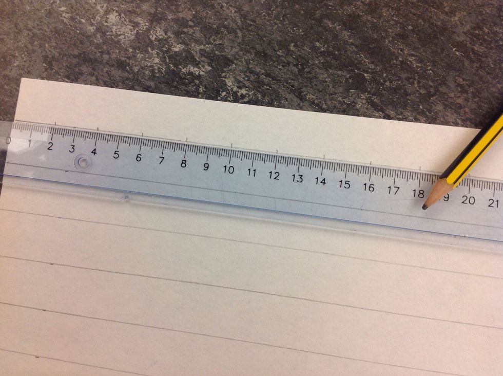 G\u00f6r \u00e4ven lodr\u00e4ta markeringar, 2 cm h\u00e4r med, var noggrann. Make vertical marks also, 2 cm apart, be accurate!