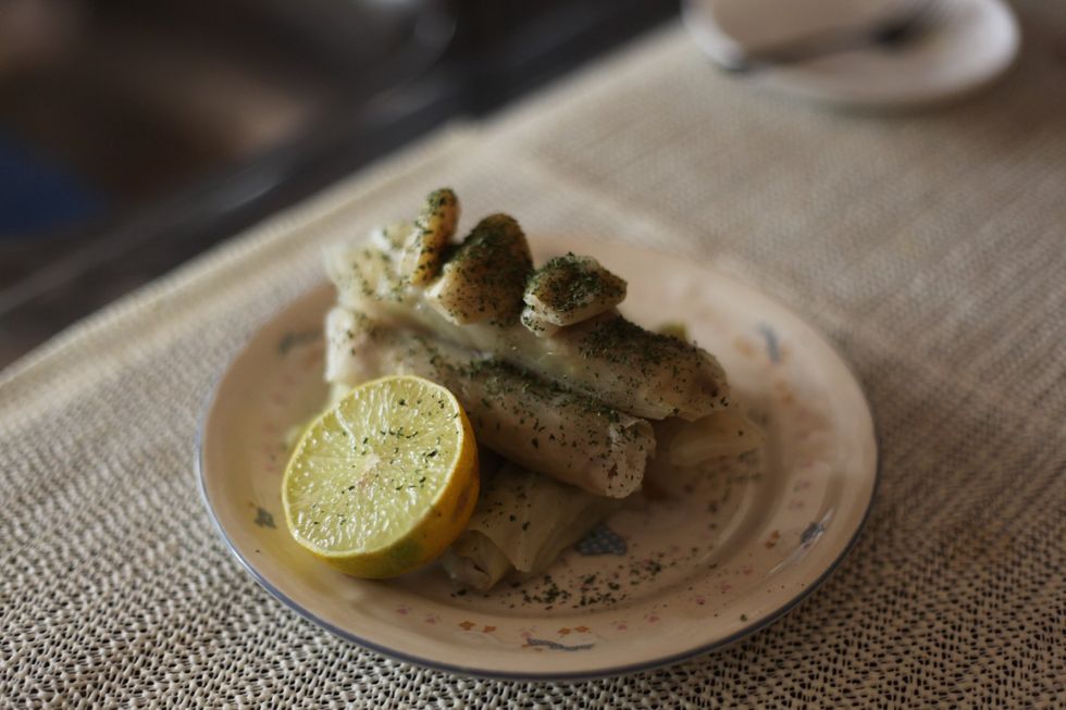 Garnish the cabbage with lemon juice and dried mint.