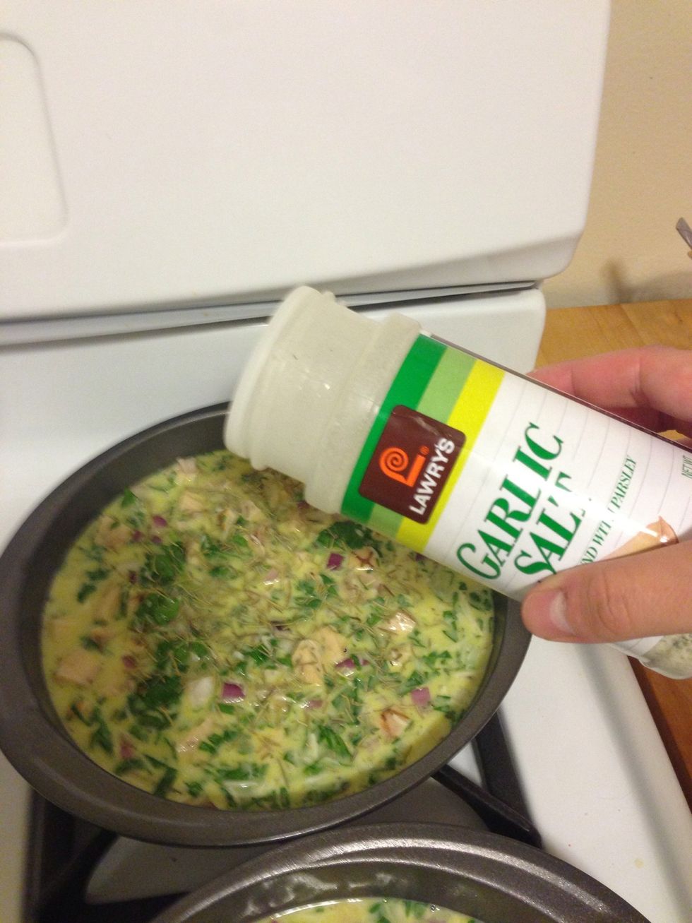 Garnish with 2 tsp of garlic salt between the two quiche.