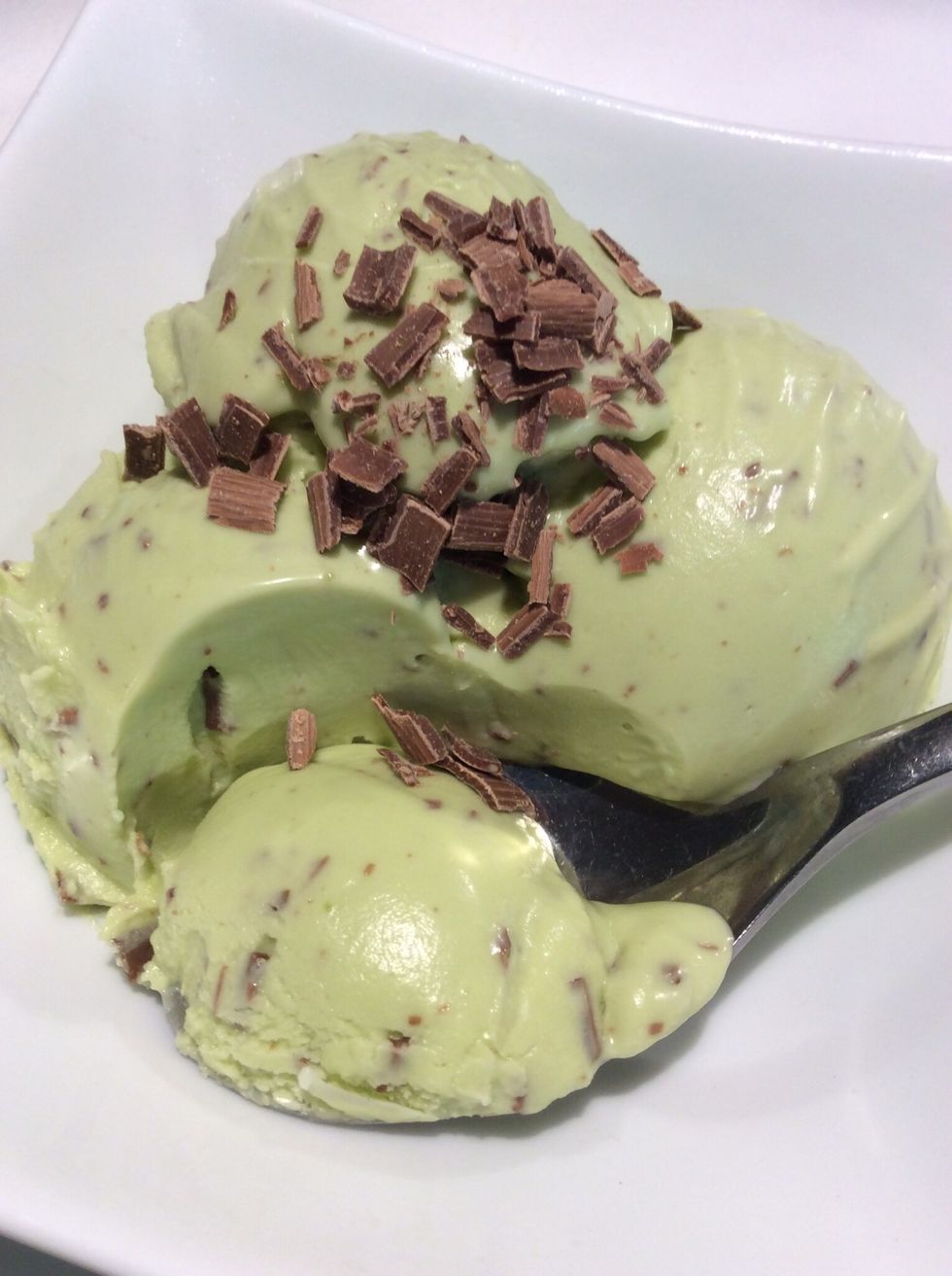 Garnish with more shaved chocolate. For best results, serve immediately! If there is leftover ice cream,  you can store it in the freezer for later.