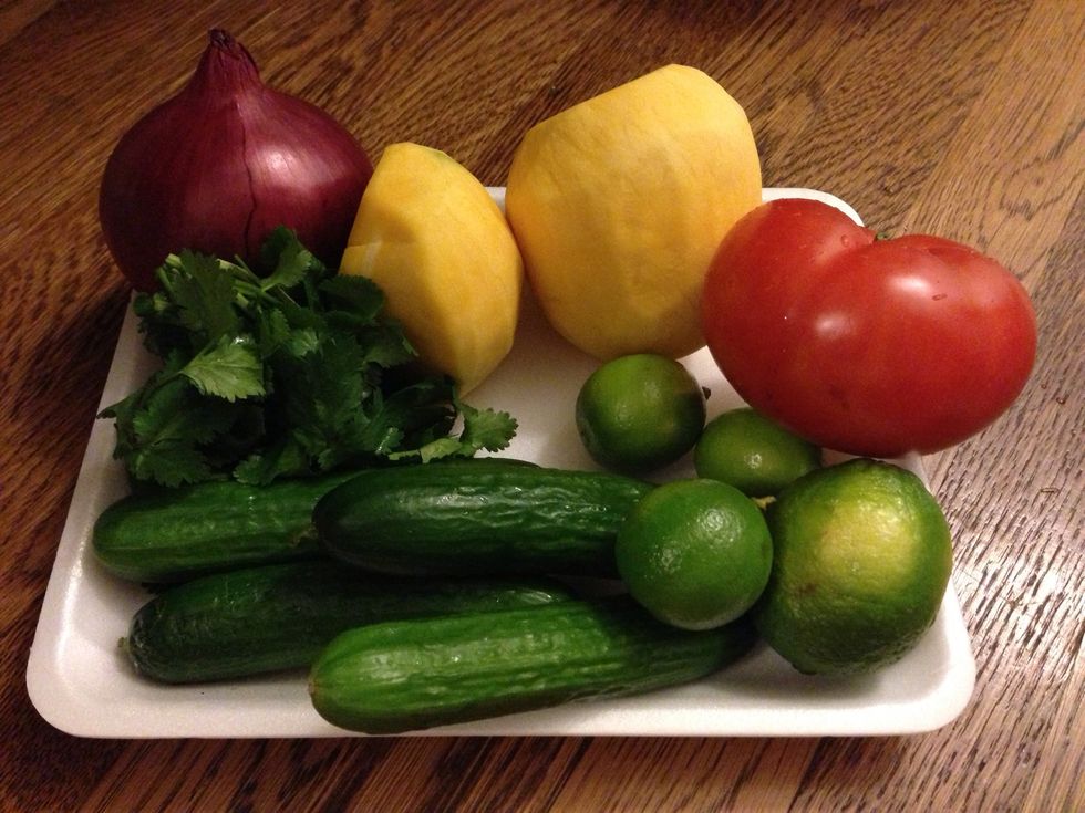 Gather all the ingredient. Remember to wash the veggie k\ud83c\udf3d