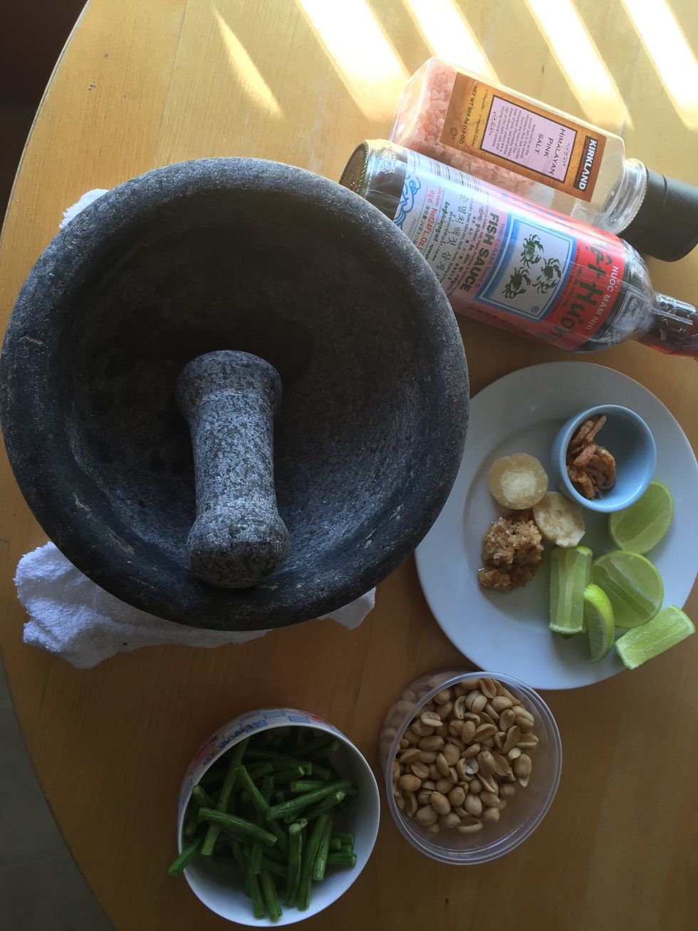 Gather all your ingredients. For the long beans, cut in into 1 inch length and for the dry shrimp, soaked it in warm water for 5-10 minutes.