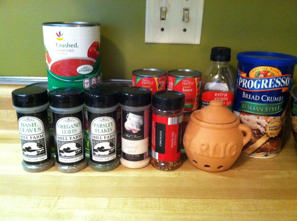 Gather ingredients. We're gonna start the sauce now :)