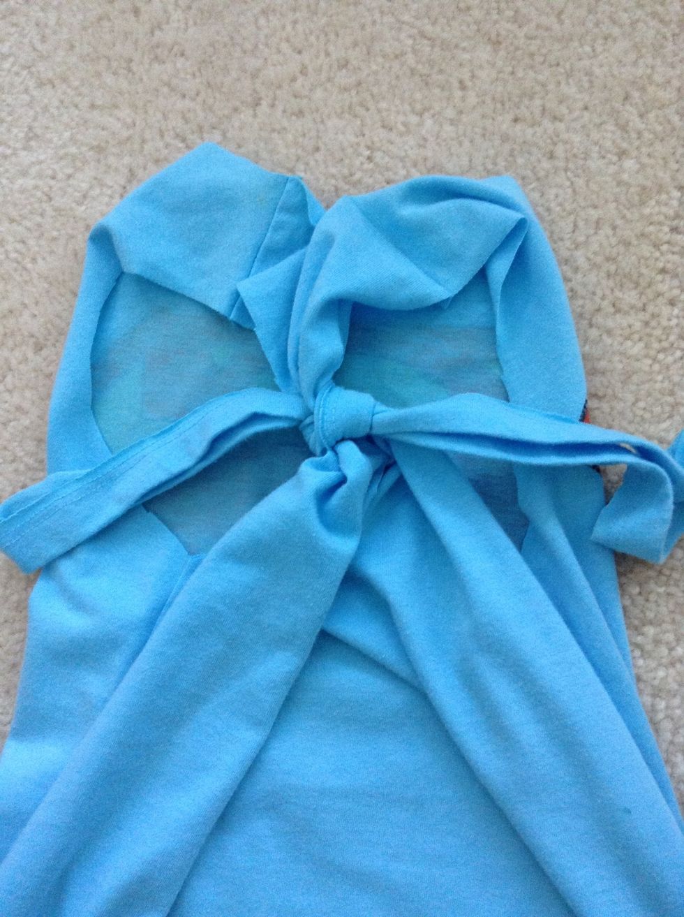 gather sleeves, and with extra fabric, tie a knot around it