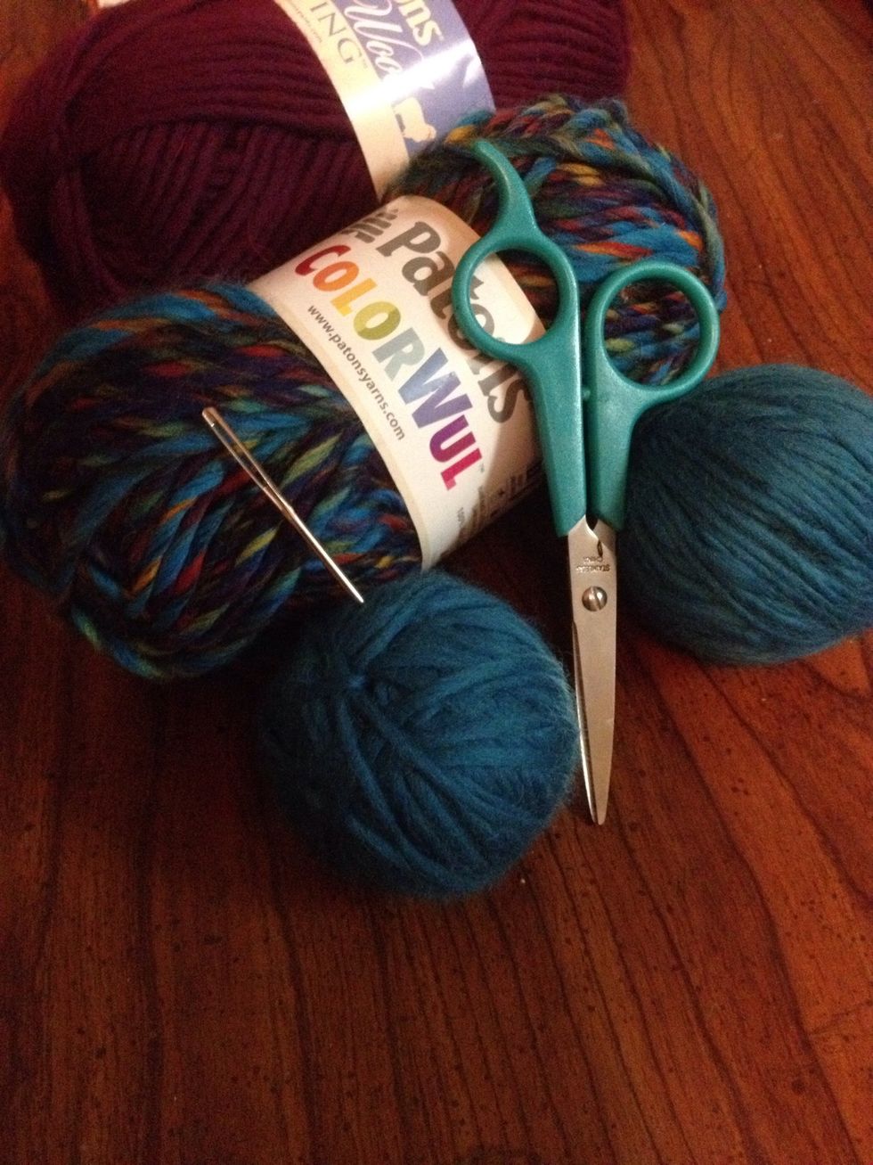 Gather supplies. Wool roving can be found at craft stores and costs around $5-$7 a bundle. Must be 100% wool, no exceptions!