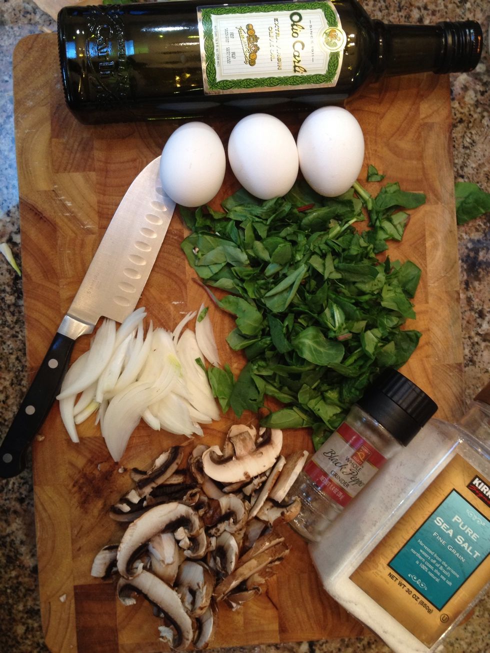 Gather the ingredients and slice mushroom, spinach and onion