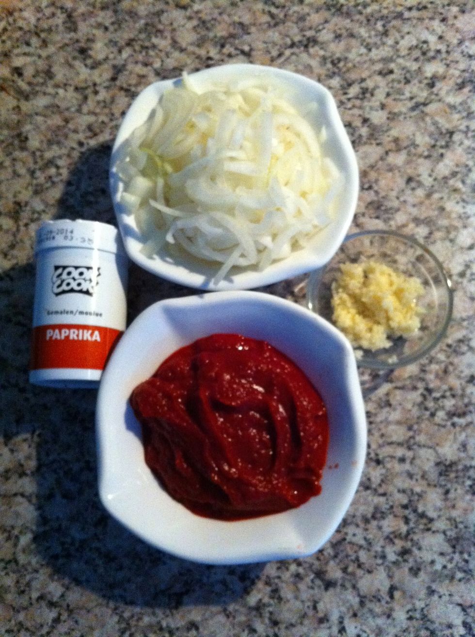 Gather the ingredients for the first step: onions into half rings, chopped garlic, 5 tbsp tomato paste and 4 tbsp paprika paste (I realized I didnt have paprika paste, so I used paprika powder).
