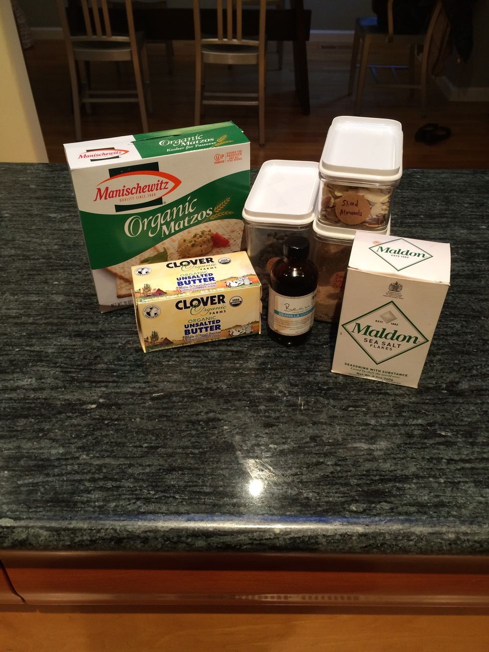 Gather the ingredients. You can use either bittersweet or semisweet chocolate, in chip or chopped form.