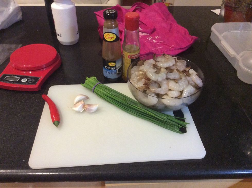 Gather your ingredients 600g green medium king prawns 3 garlic cloves Chives 1 long red chilli Oyster sauce Sesame oil 30 gow gee wrappers