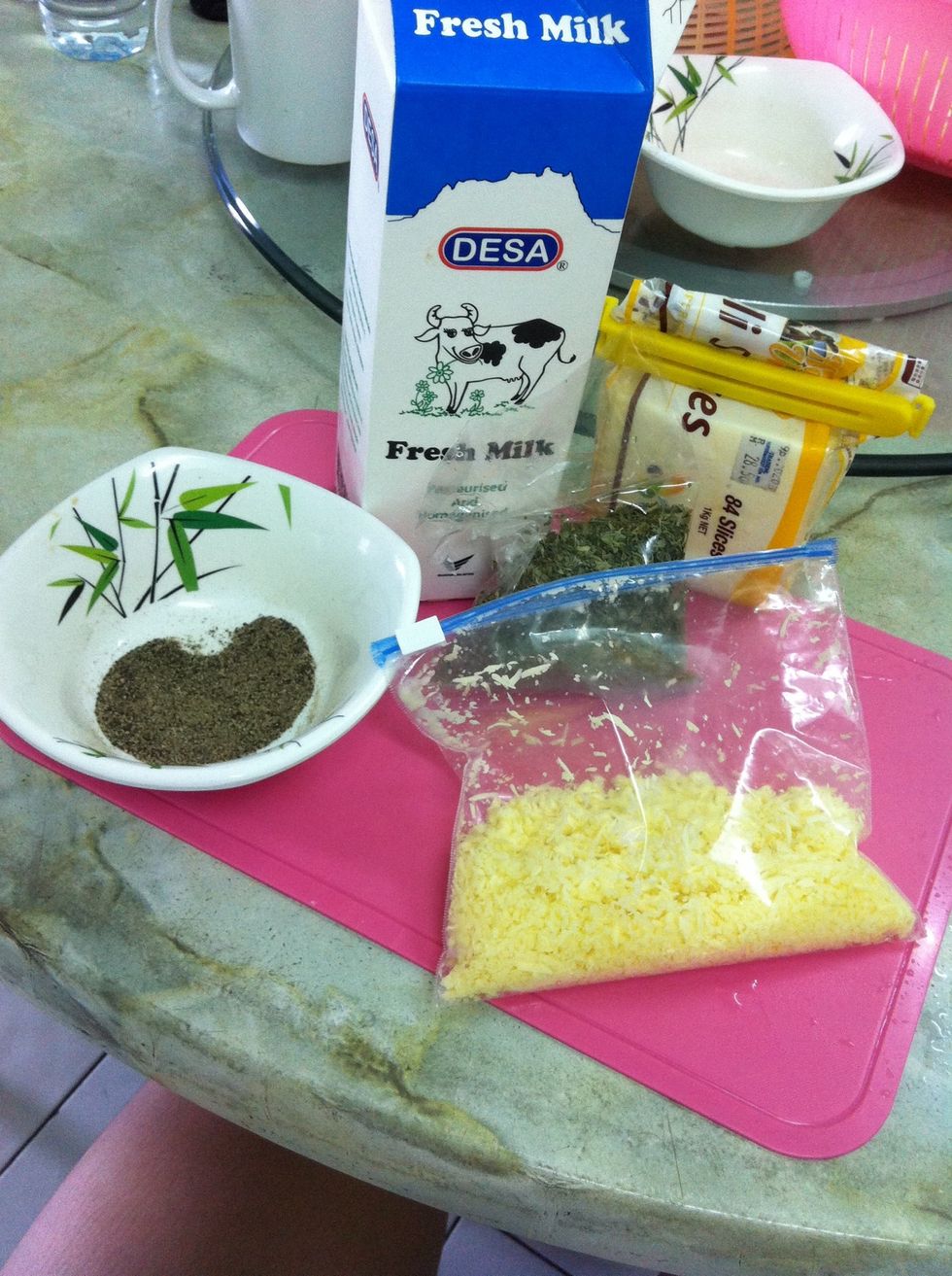 Gather your ingredients and preheat oven to 200\u00b0c. I grated my own cheese from a block of deli slice because it's difficult for me to get cheddar or any other cheese where I live.