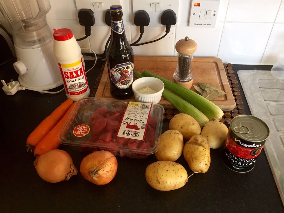 Gather your ingredients. I ended up using one onion less and only 3 potatoes in total. It will depend on how big is your pot