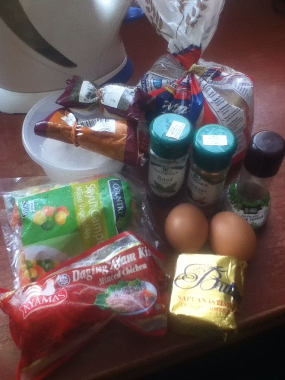 Gather your ingredients. I forgot to include the chilli sauce and the mayonnaise and no, the kettle is not needed in this recipe. Hehe