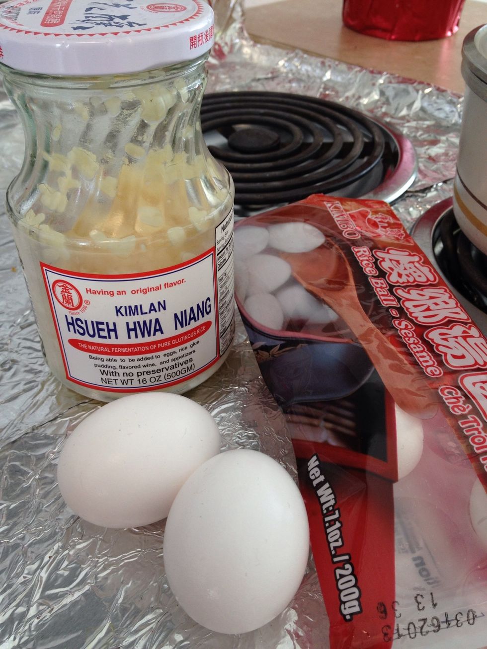 Gather your ingredients. You can get rice ball of various flavors and a jar of glutinous rice at your local Asian food market. You can also make your own glutinous rice, but that's a different story.