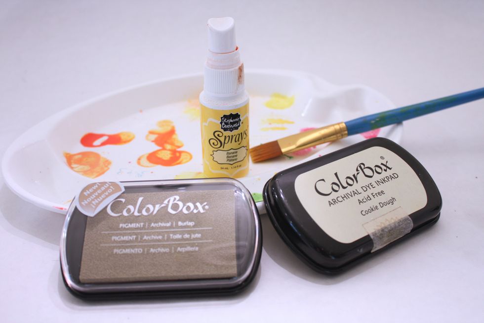 Gather your inks. When making fake cake, I found a combination of three colors works best. Practice on an unused piece of foam to get your colors right.