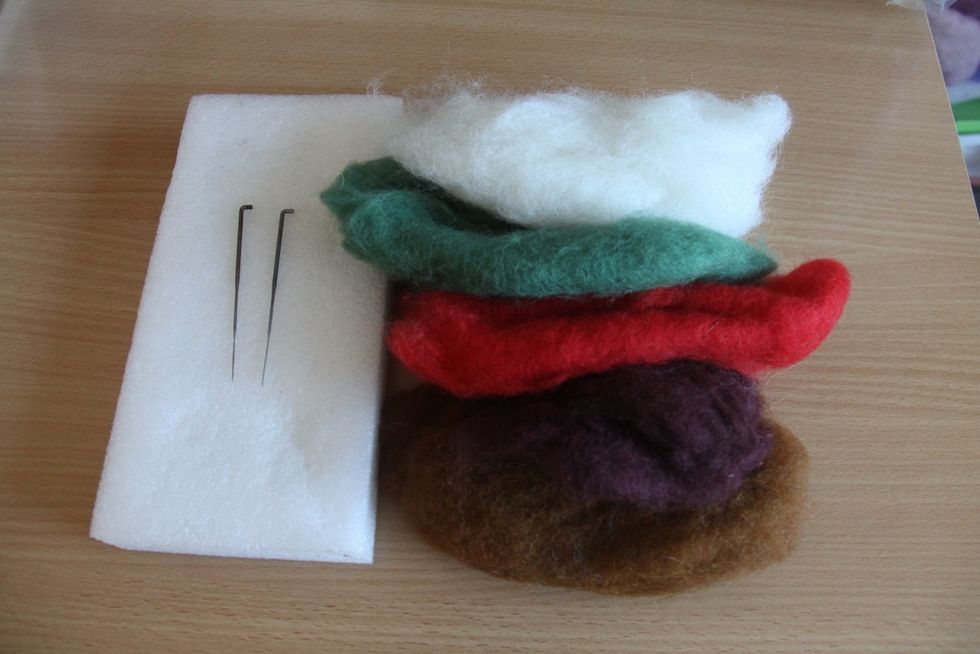 Gather your instruments and material. Be sure you have a basic understanding about needle felting before starting because this post is not including how to form a shape or attaching parts.