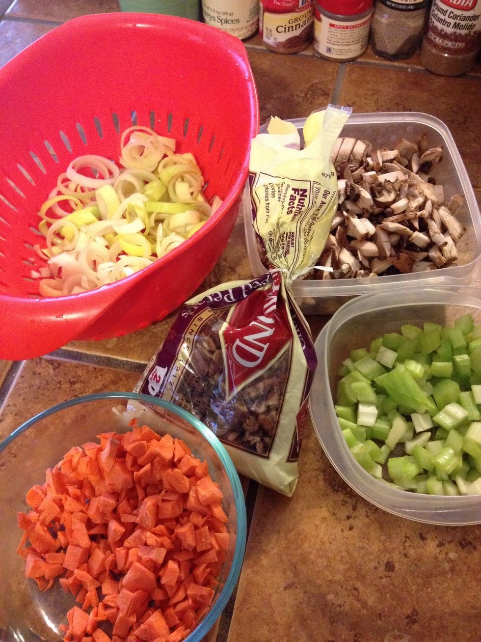 Gather your supplies. Chop mushrooms, celery, carrots, leeks (or onions). (Feel free to use other veg such as sweet potatoes, water chestnuts, or zucchini!)