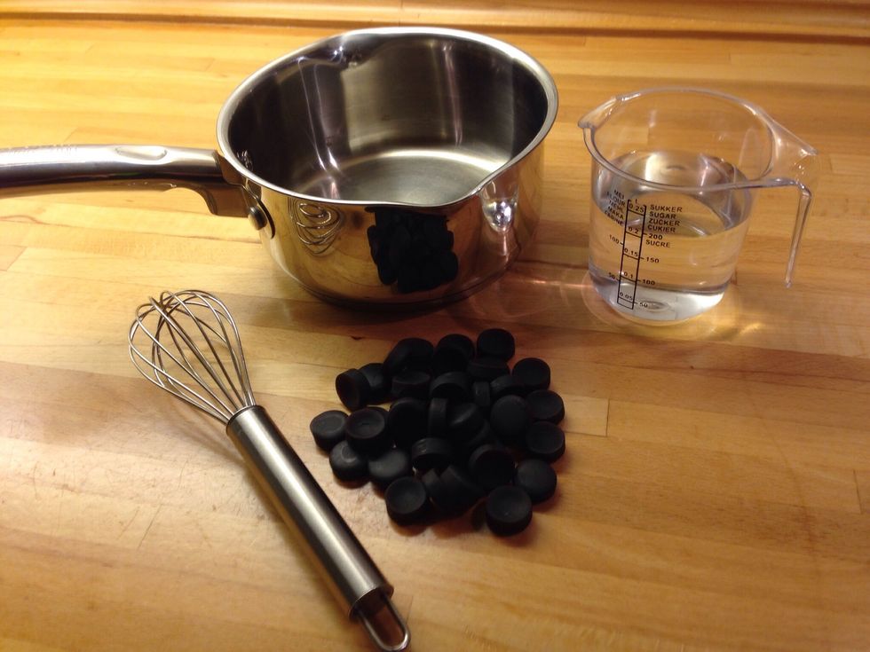 Gather your supplies.  I like my syrup salty, so i use 'Piratos'. But you can use just the type of licorice you like best.