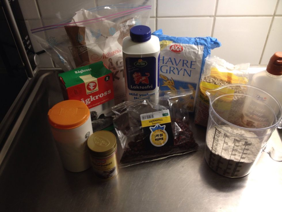 Gather your supplies. In this kind of bread (without yeast) you can add almost anything you have at home when it comes to dried berries, seeds, different kinds of flour and sweetenings.