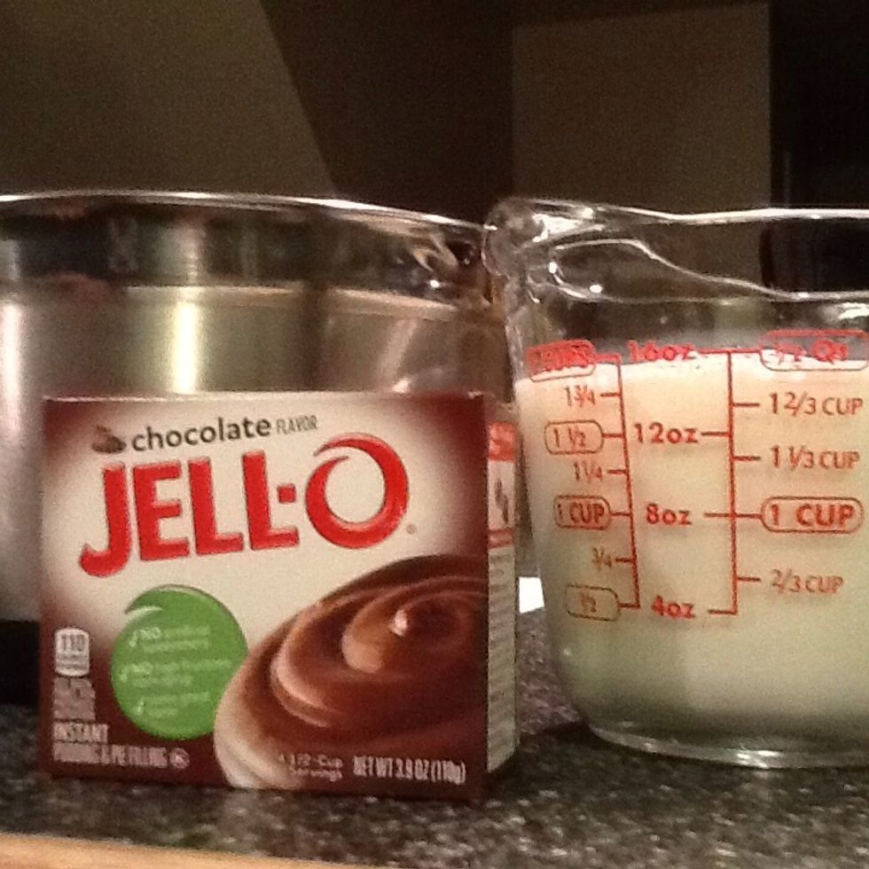 Gather your supplies. You'll need one boxed pudding mix and 2 cups of cold milk.