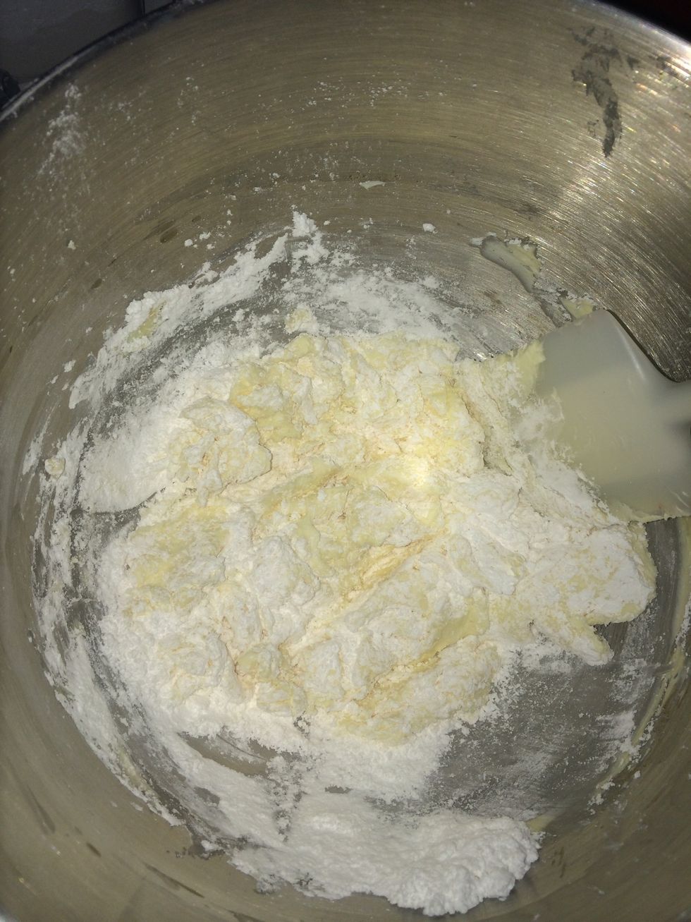 Gently stir so the icing sugar does not fly everywhere when the equipment is turned on