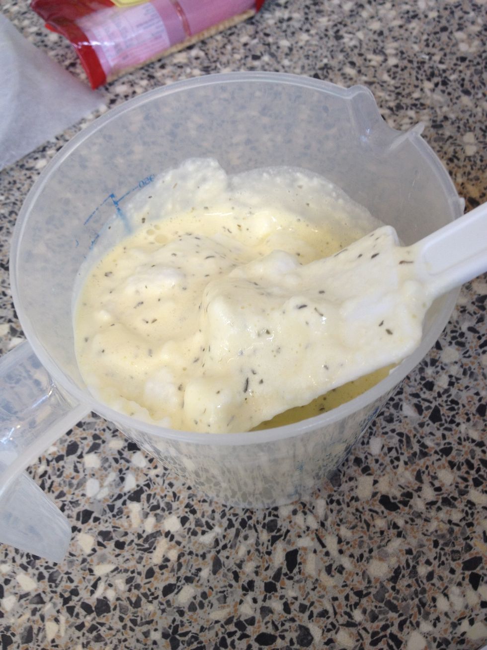 Gently whip the yolk-mix through the whites, while maintaining the fluffy structure. Use a scoop or spoon and be very gentle!