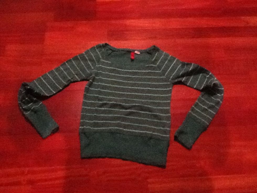 Gersei- samarreta de color truquessin i blanc de ratlles Queda be amb texans blaus o verd-turquesa.