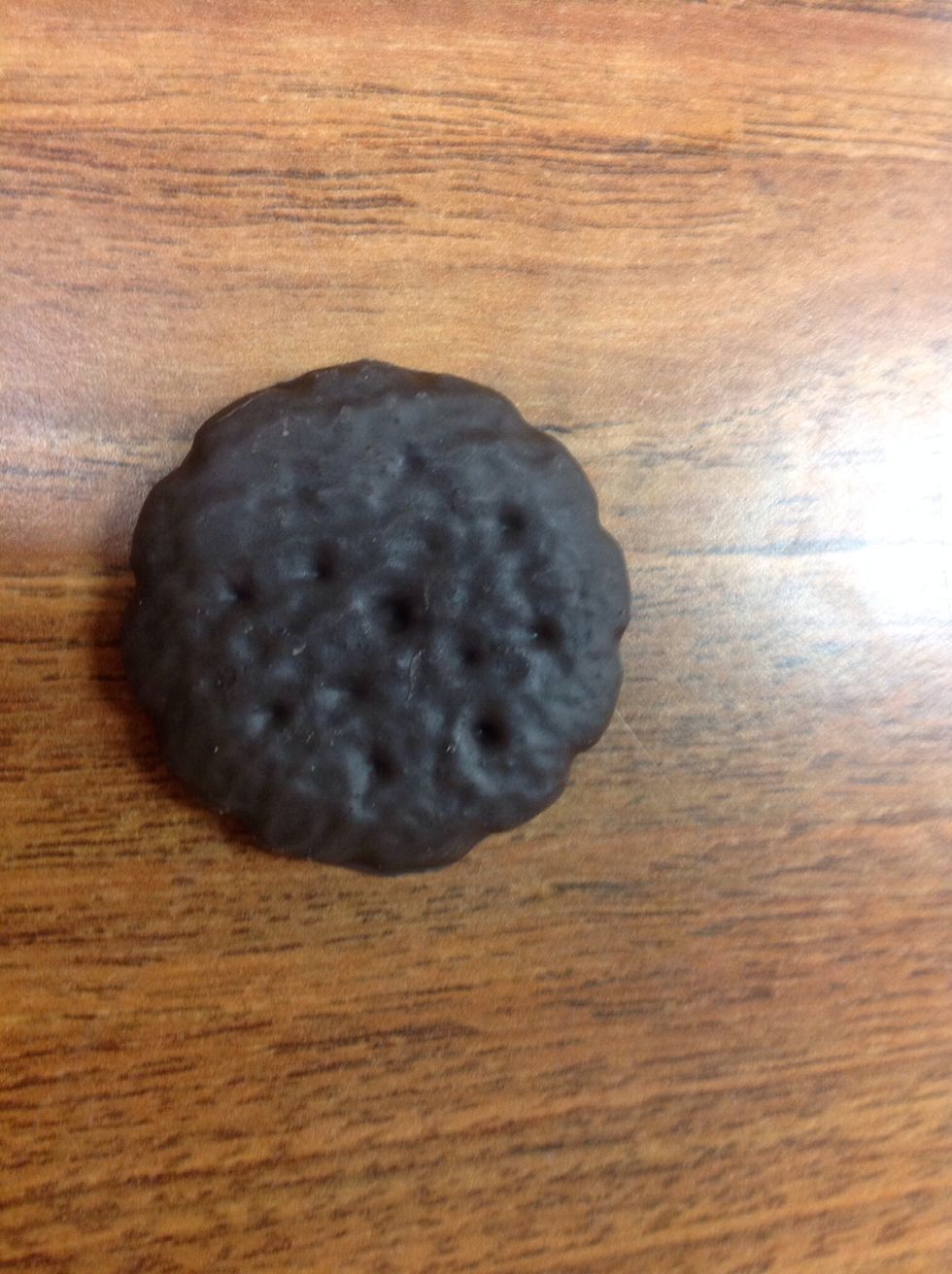 Get 1 Thin Mint cookie  (To look like burger)