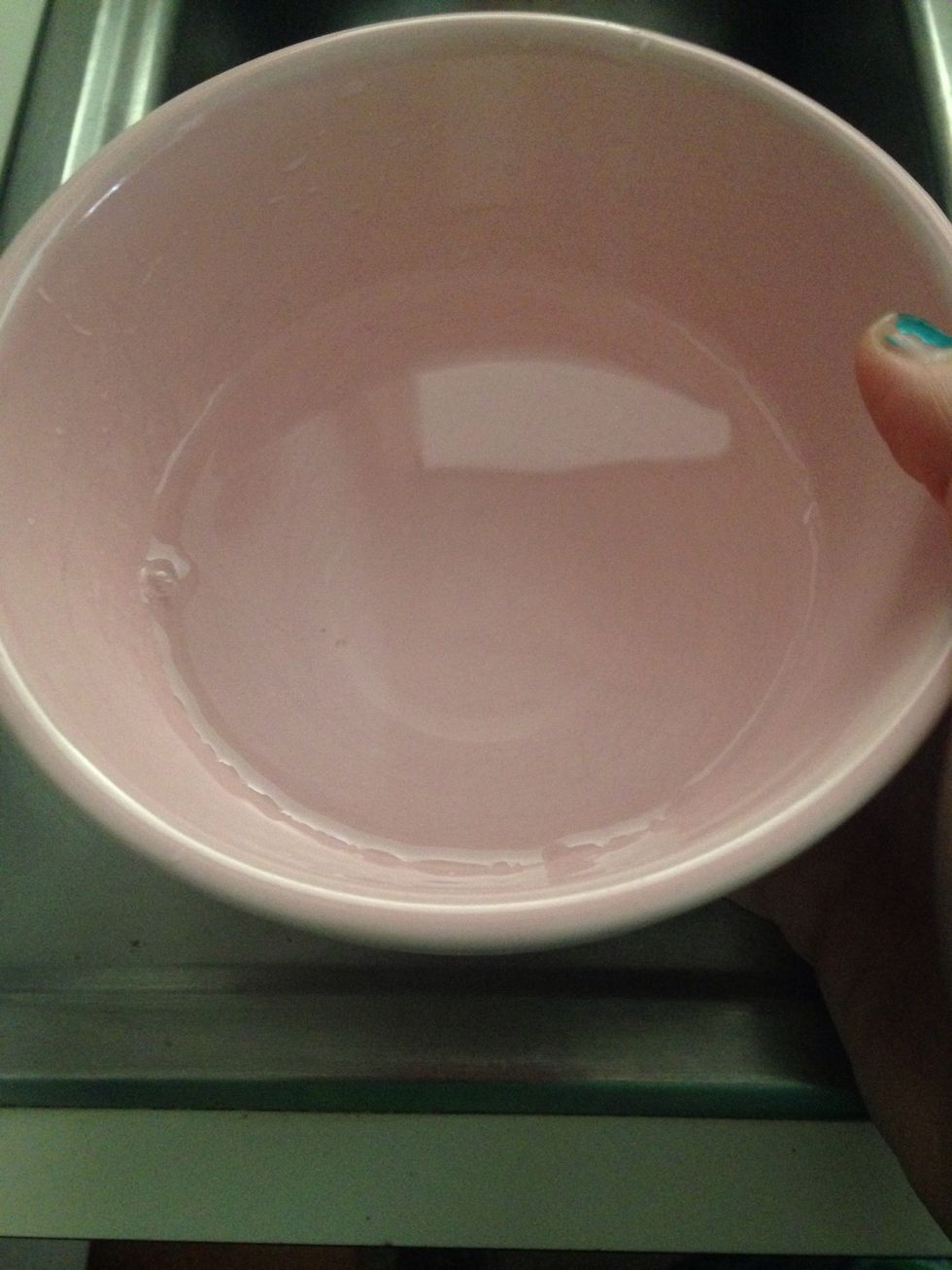 Get a bowl full of cold water.\n