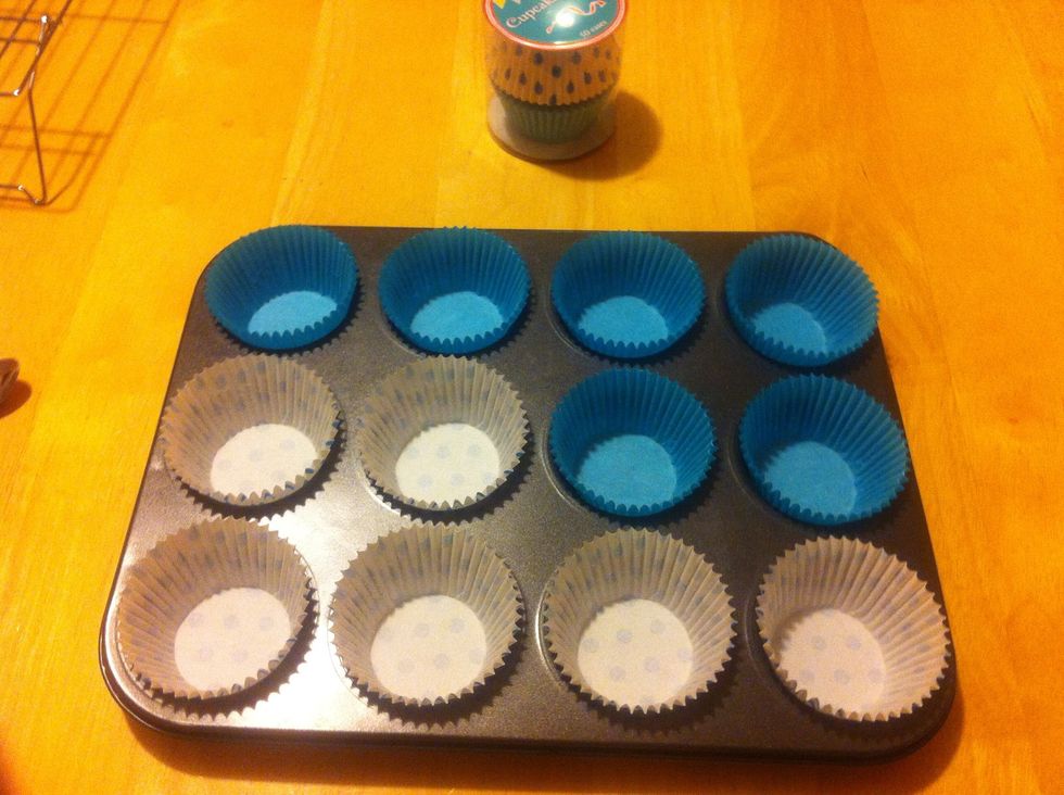 Get a bun tray and fill it with 12 bun cases-