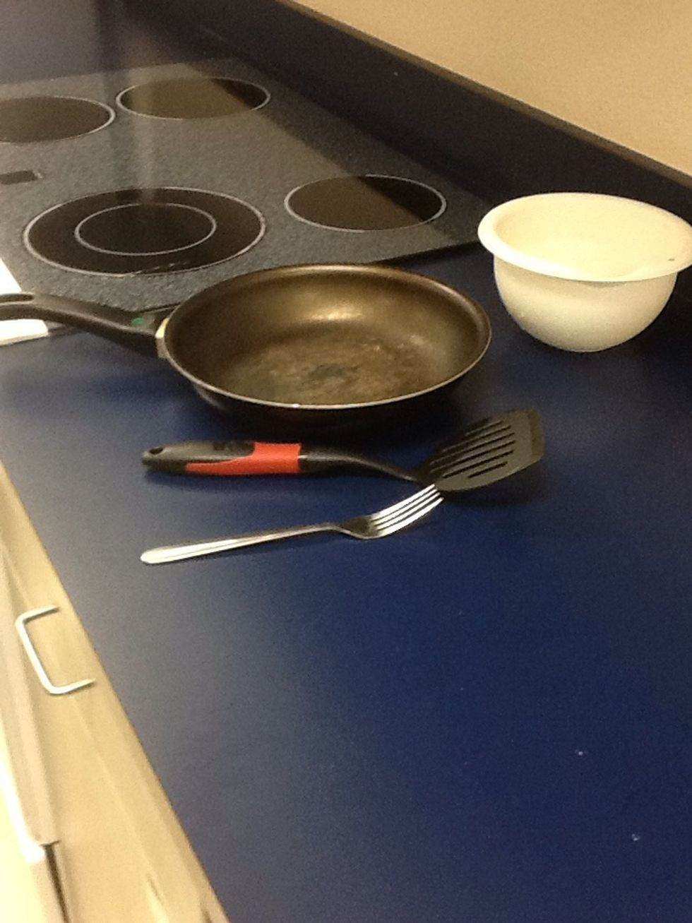 Get all supplies ready. This includes a skillet, rubber spatula, a fork, and a mixing bowl.
