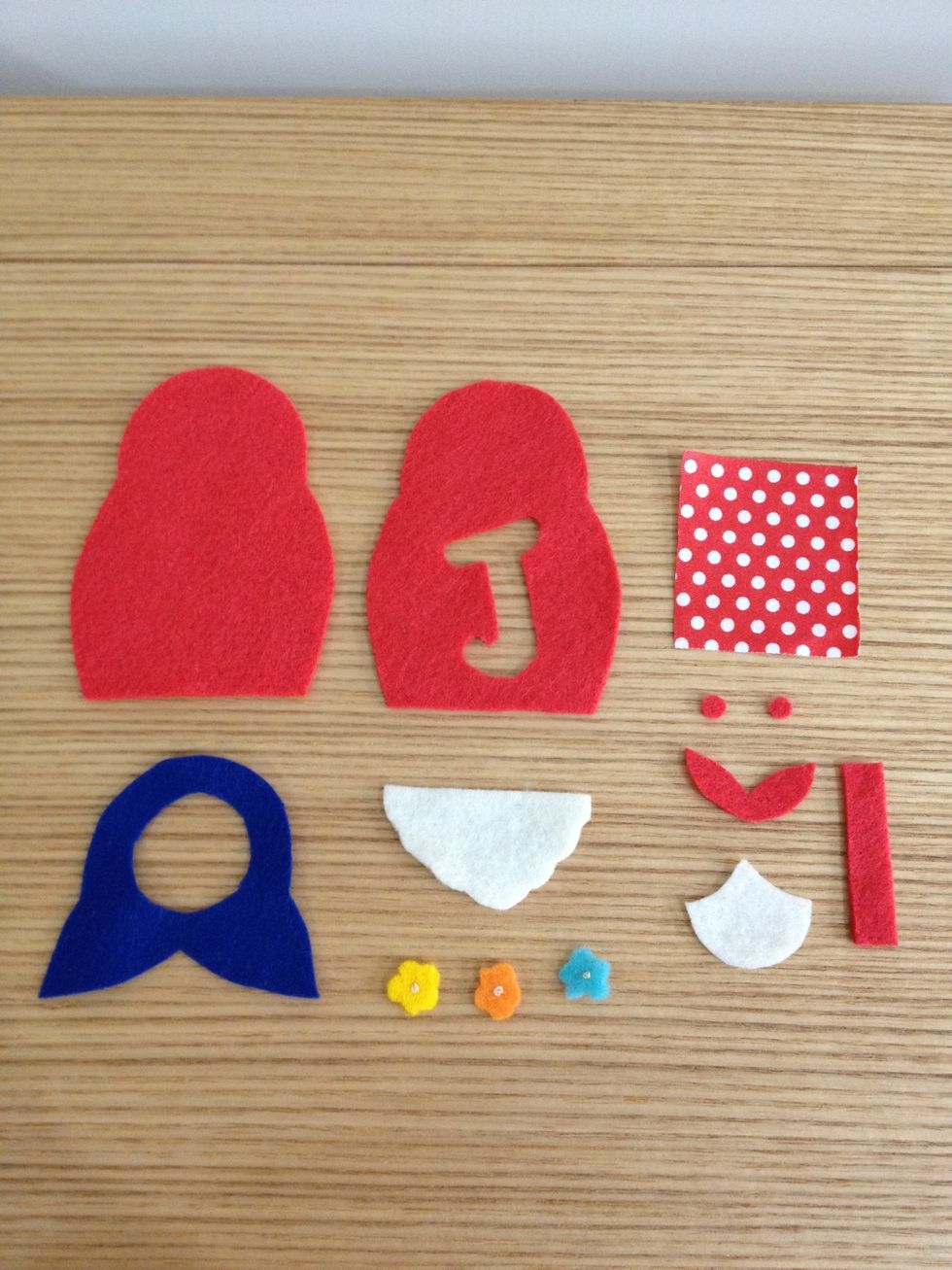 Get all the fabric ready! P.S. the size of the white dot fabric is 3.5cm x 4 cm!