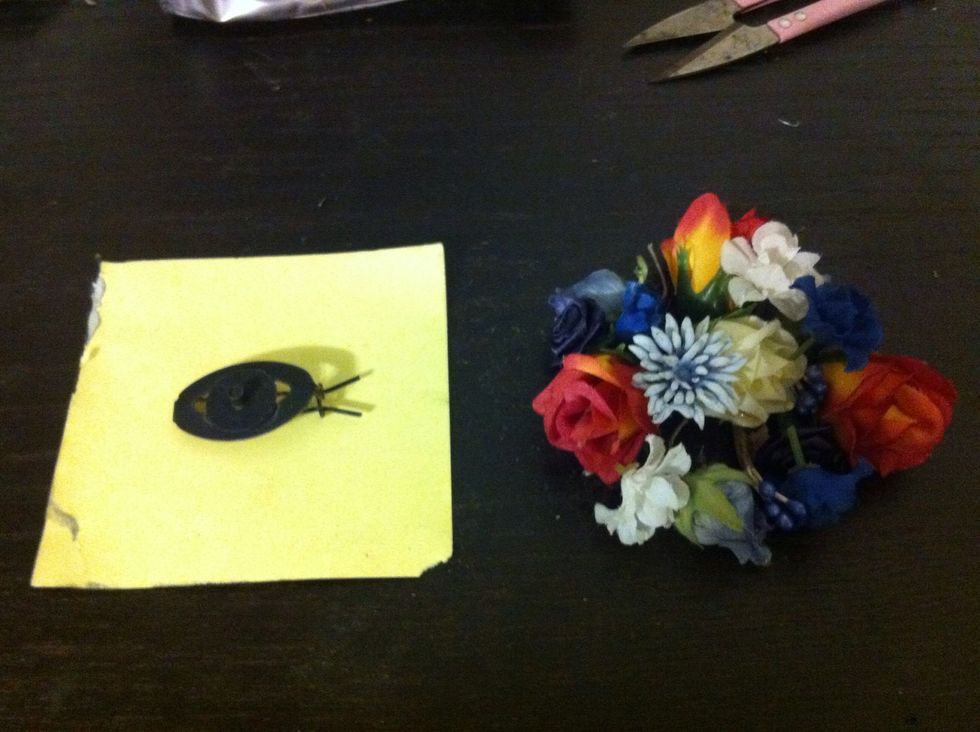 Get an idea of how you want your flowers. Keep the size of your clip in mind. Mine is pretty small.