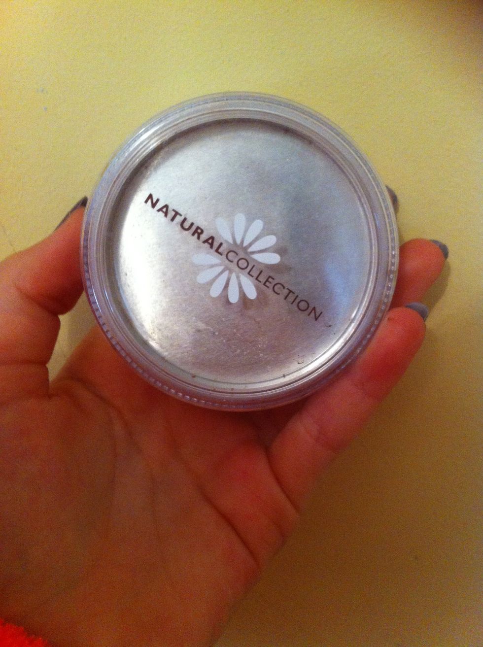 Get any jar you have ! I'm using natural collection tub . But remember you haft to choose how much of the cream you want so you have the perfect jar ! :)