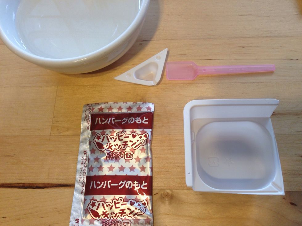 Get BROWN Packet BURGER Powder, Square Mixing Tray, Water Scoop, Spatula and Water
