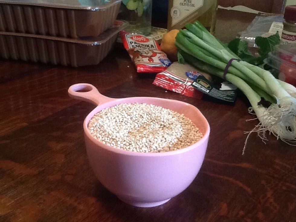Get one cup of quinoa (200g).