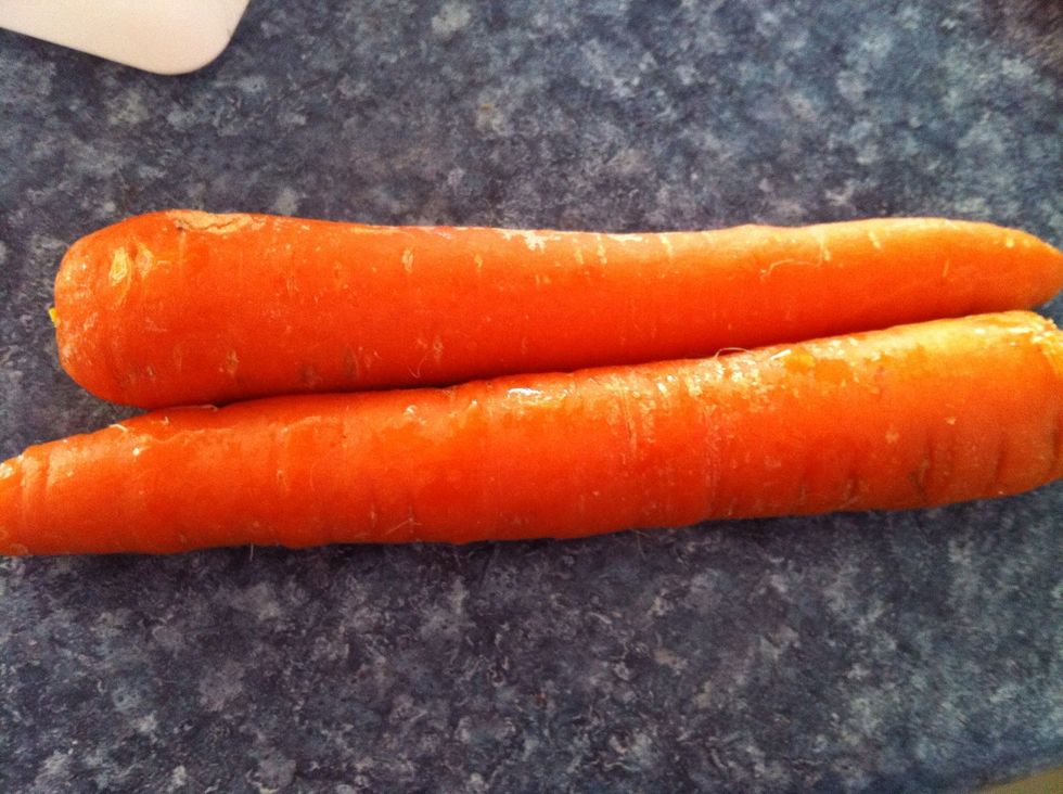 Get ready 500g carrots. Wash it. Peel it. Grate it finely.