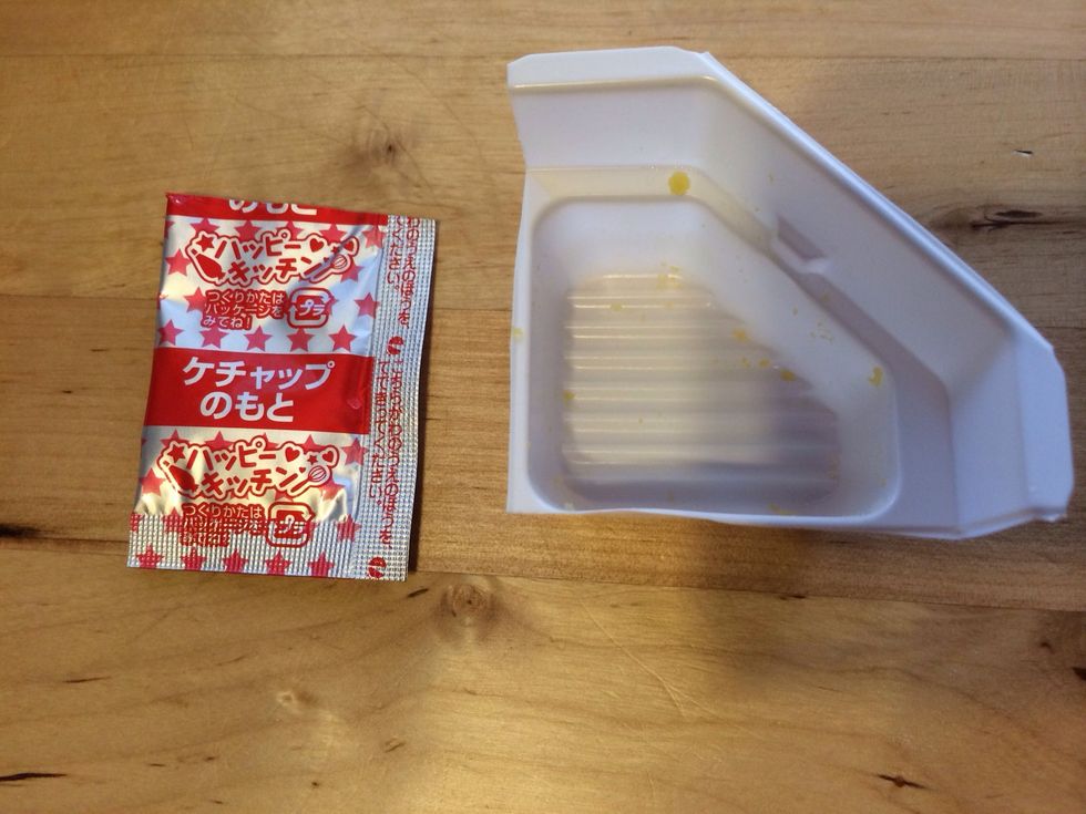 Get RED Packet Ketchup Powder, Water and Mixing Tray-Dump packet in tray