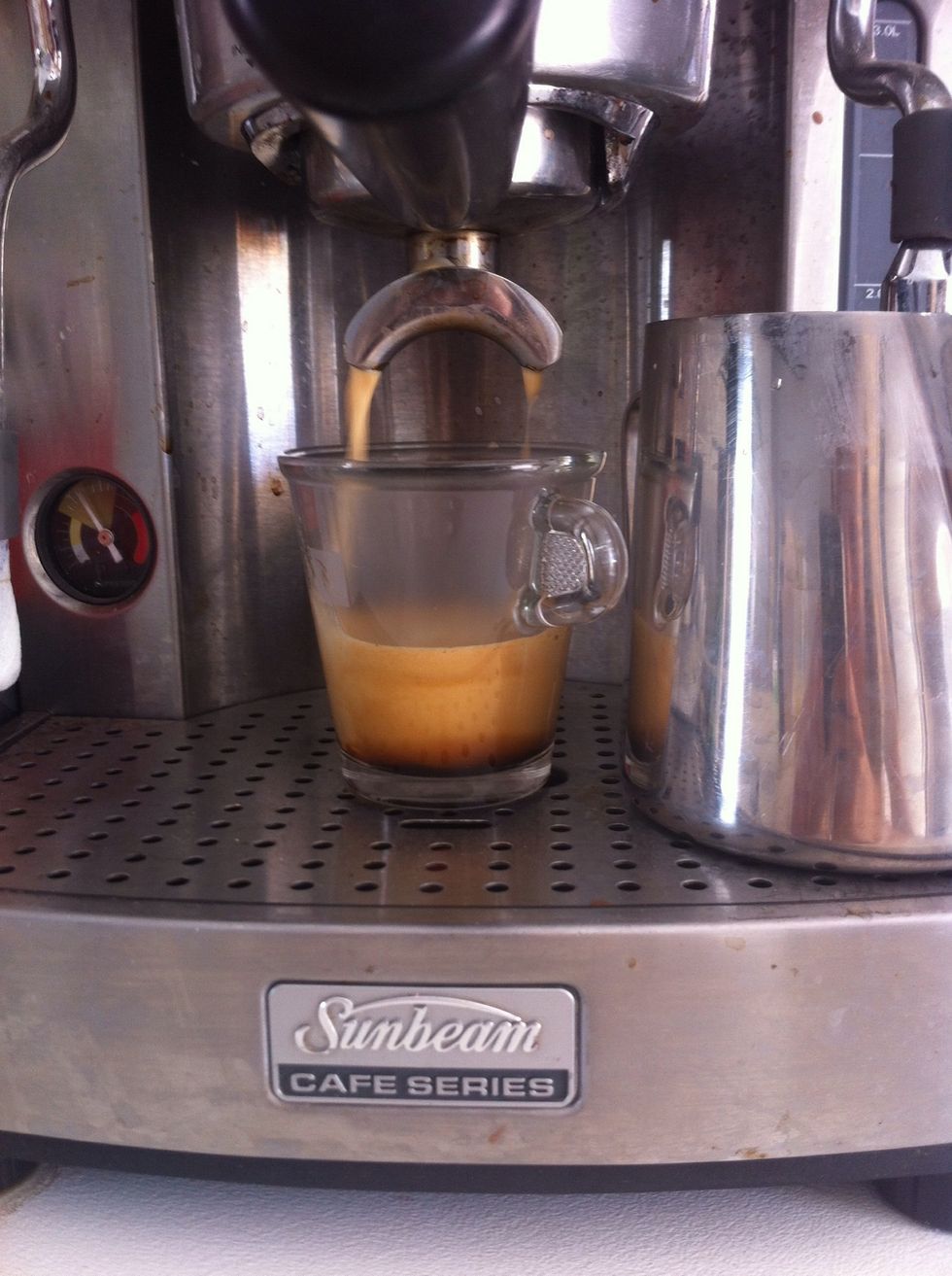 Get the espresso ready! In this phase you can add as much as espresso you want so you can taste it more or less. I chose a supreme Colombian espresso and added 2 shots of it.