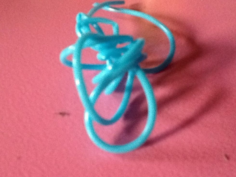 Get the knotting string in the color of your choice in 30 cm or 15 inches