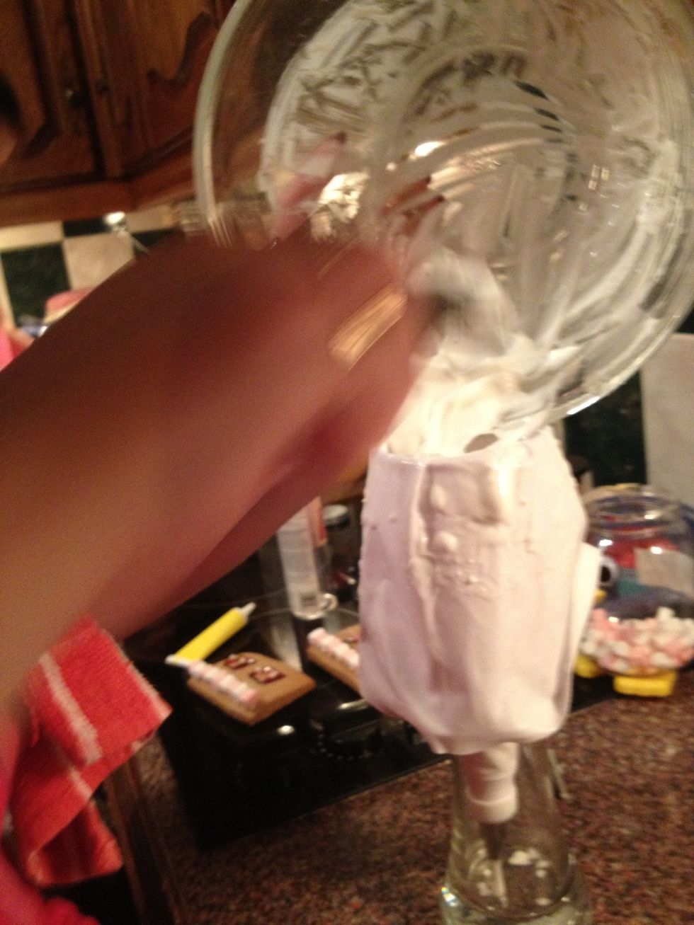 Get the last of your icing, also a bigger nozzle