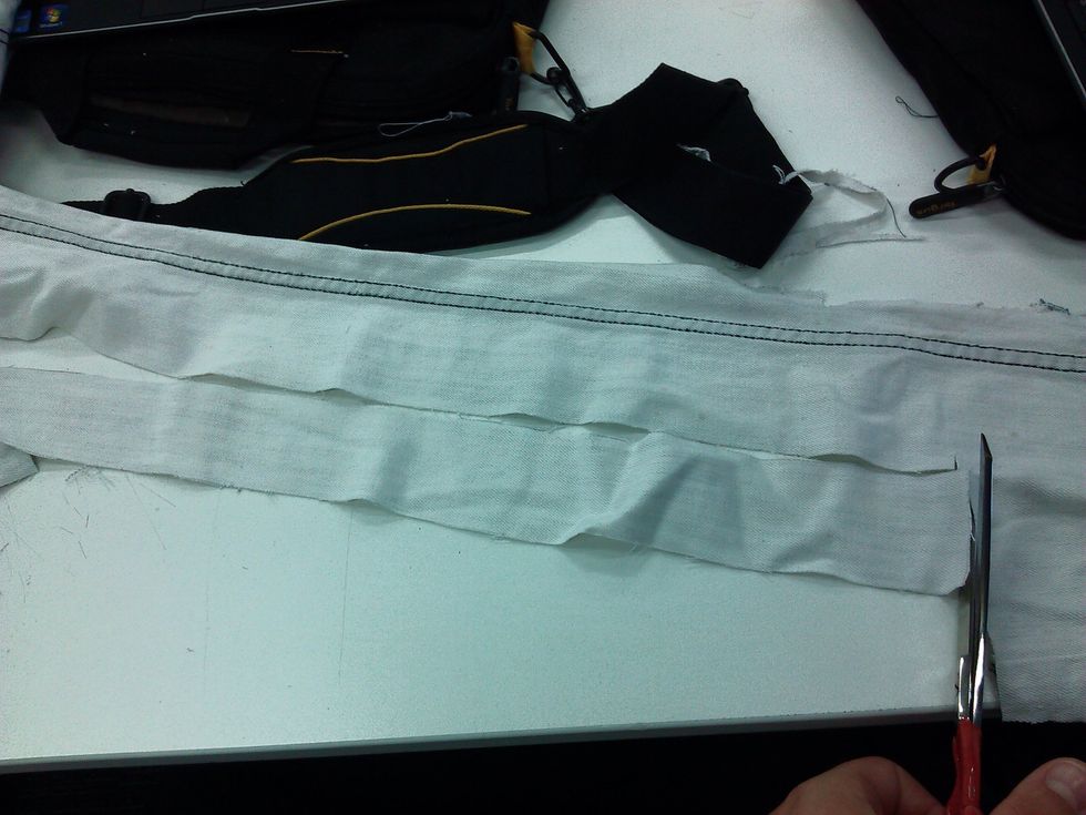 Get the legs of the jeans and cut out two straps 5cm wide (you can make it any length you want,, it depends on how low or high you want the bag to hang)