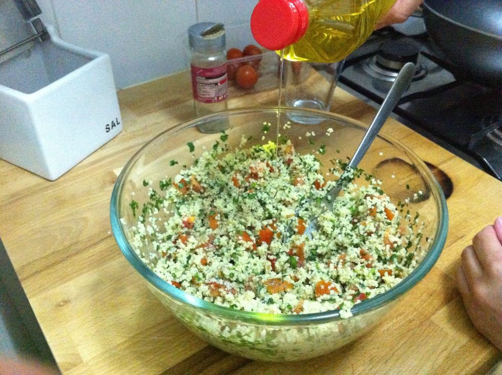 Get the mixture out of the fridge, add the tomatoes and the persil, and add 2 or 3 teaspoon olive oil.