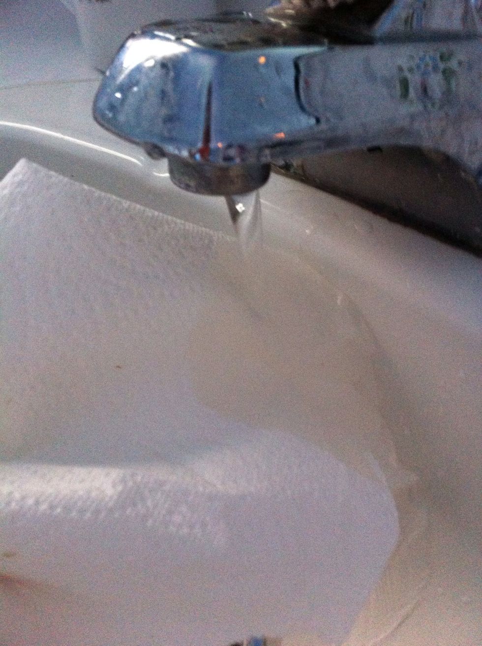 How to clean a bathroom mirror B+C Guides